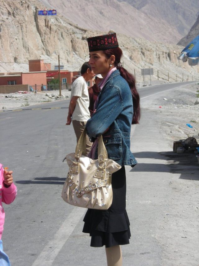 interesting usbek fashion seen on Karakoram highway...