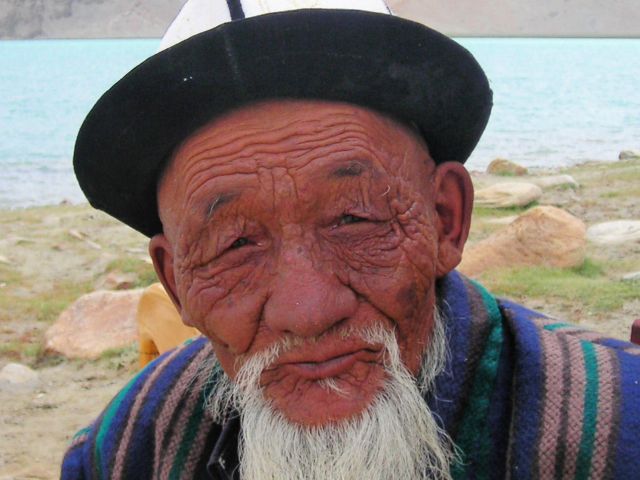 old-man-at-chinese-pakistan-border